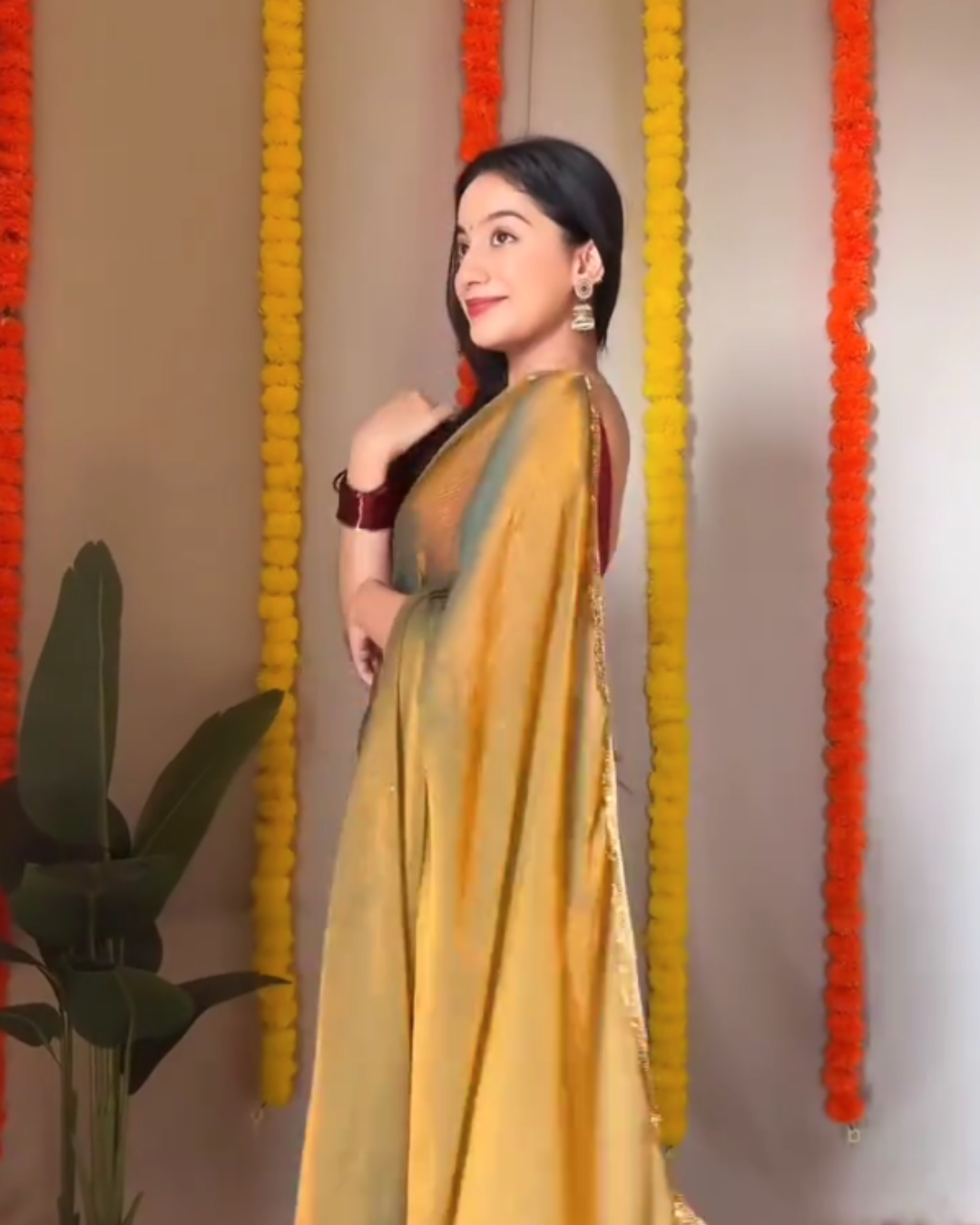 Devangi – Golden Woven Soft Tissue Silk Saree