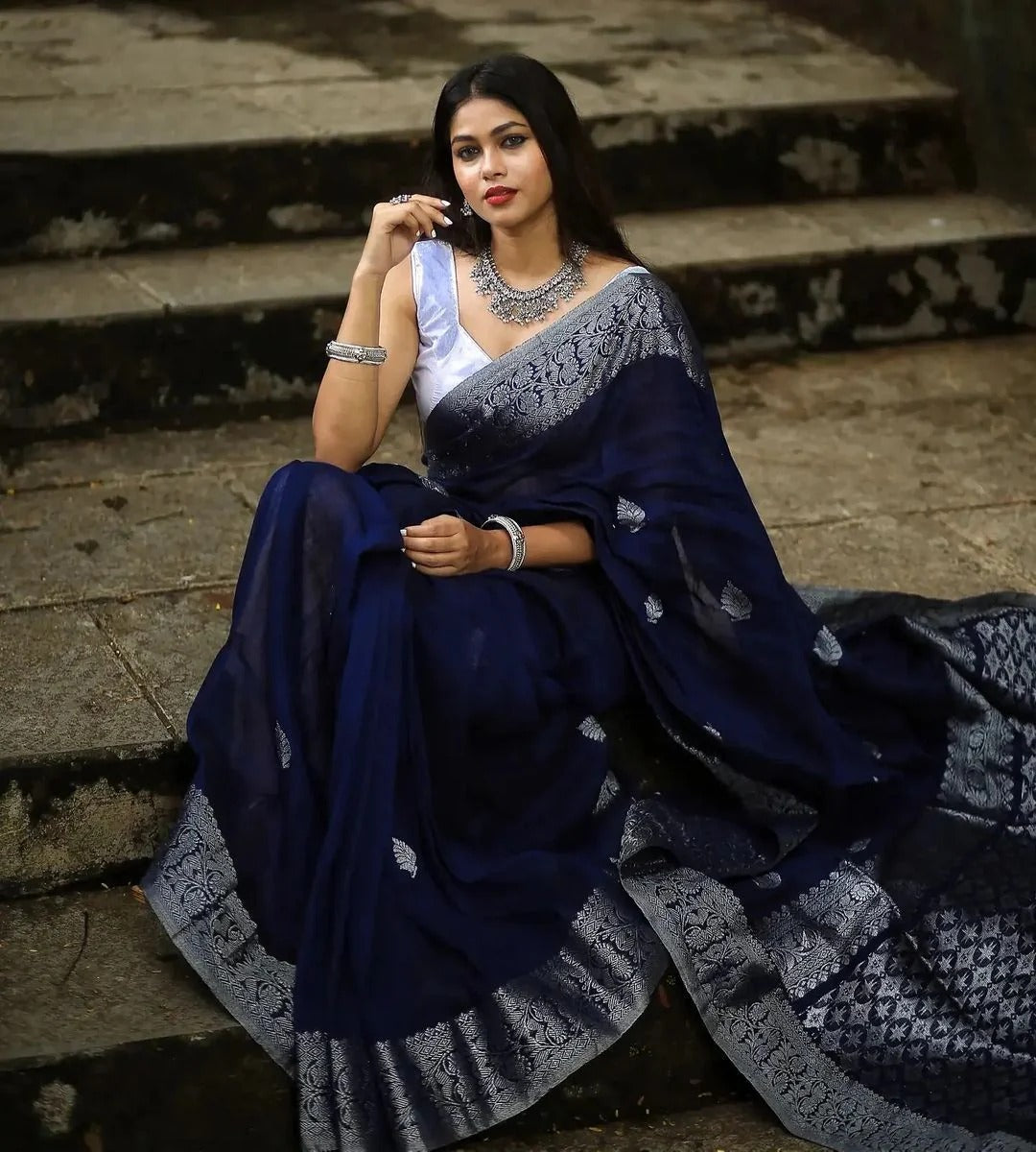 Siddhi Navy Blue Soft Silk Saree With Attractive Blouse Piece