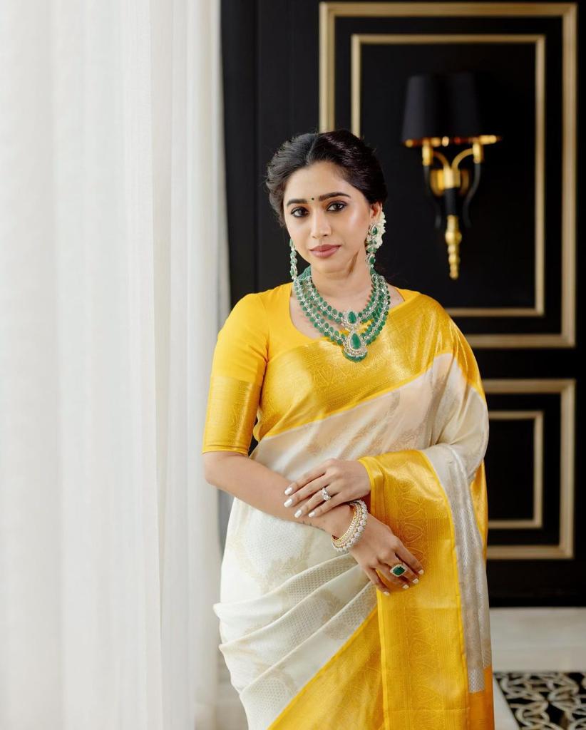 Rani White Soft Silk Saree With Blouse