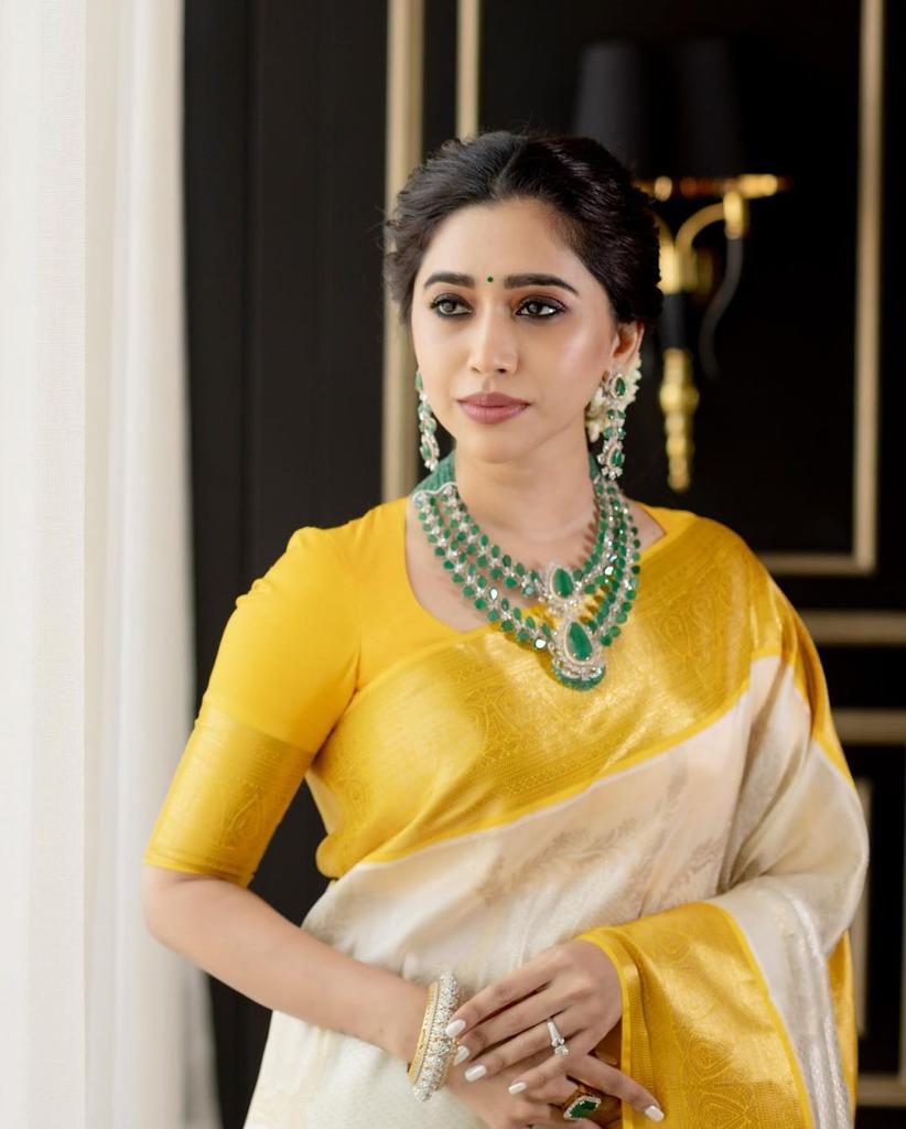 Rani White Soft Silk Saree With Blouse