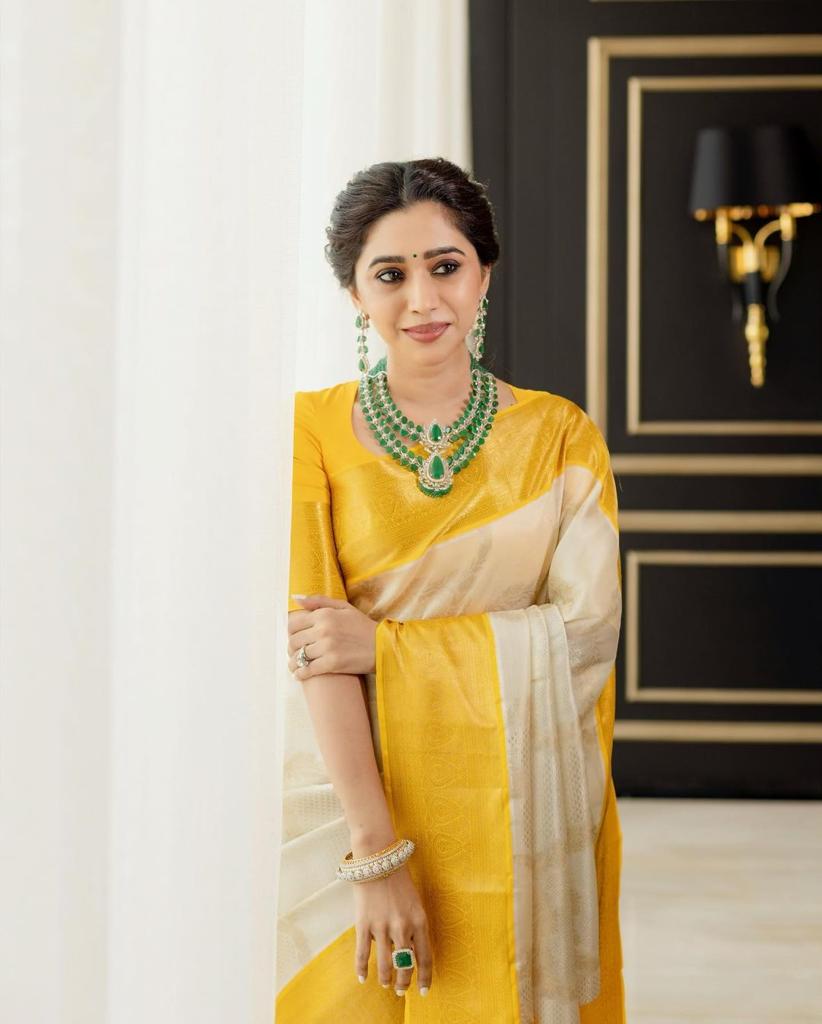 Rani White Soft Silk Saree With Blouse