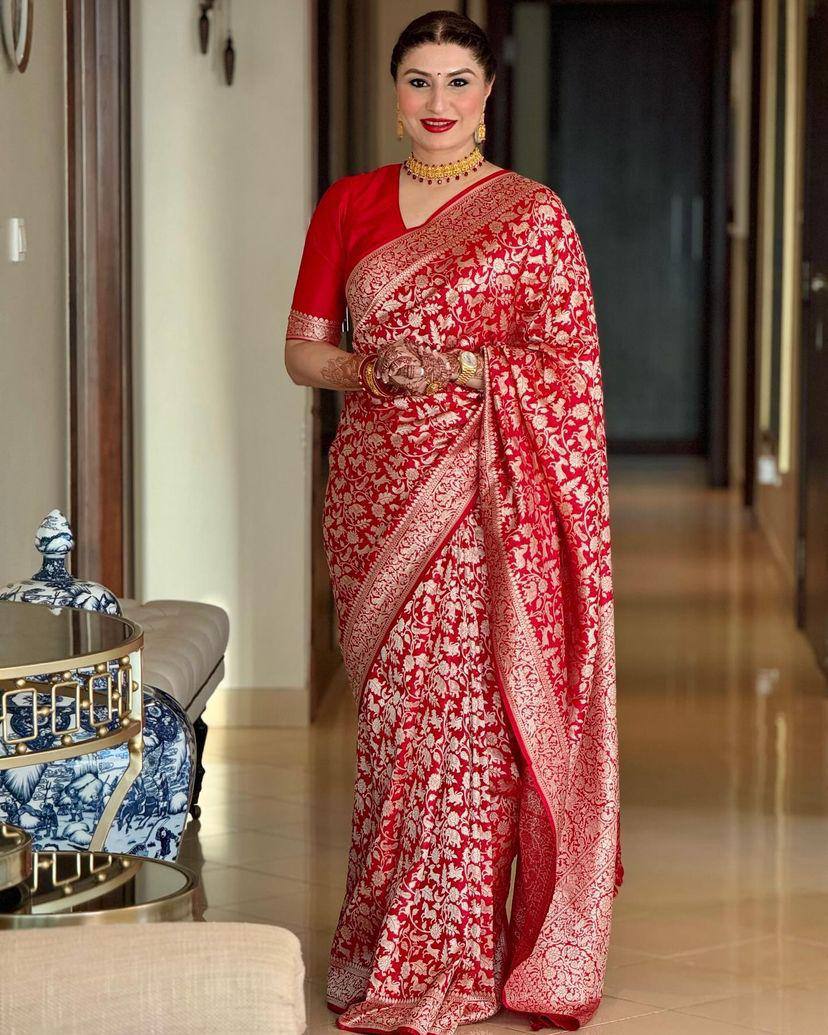 Sulakshana Red Banarasi Silk Saree With Outstanding Blouse Piece Attached