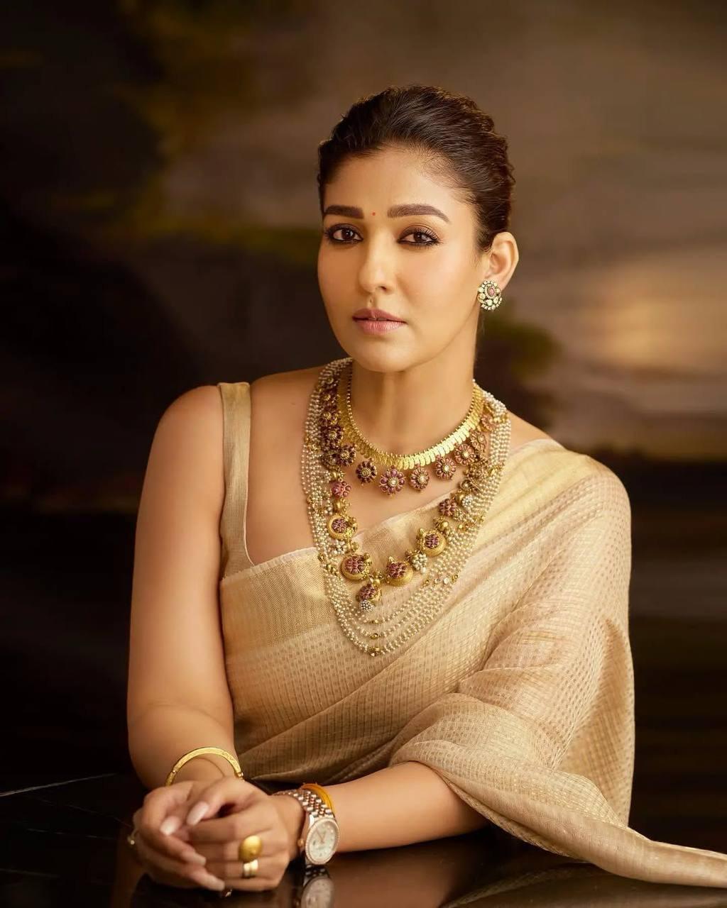 Aadhya – Timeless Gold Zari Weaving Saree