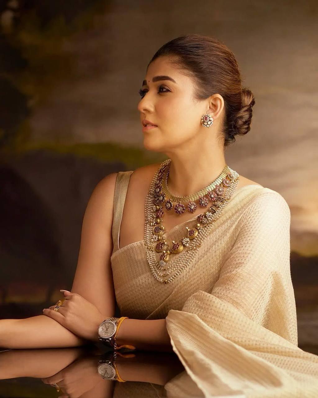 Aadhya – Timeless Gold Zari Weaving Saree