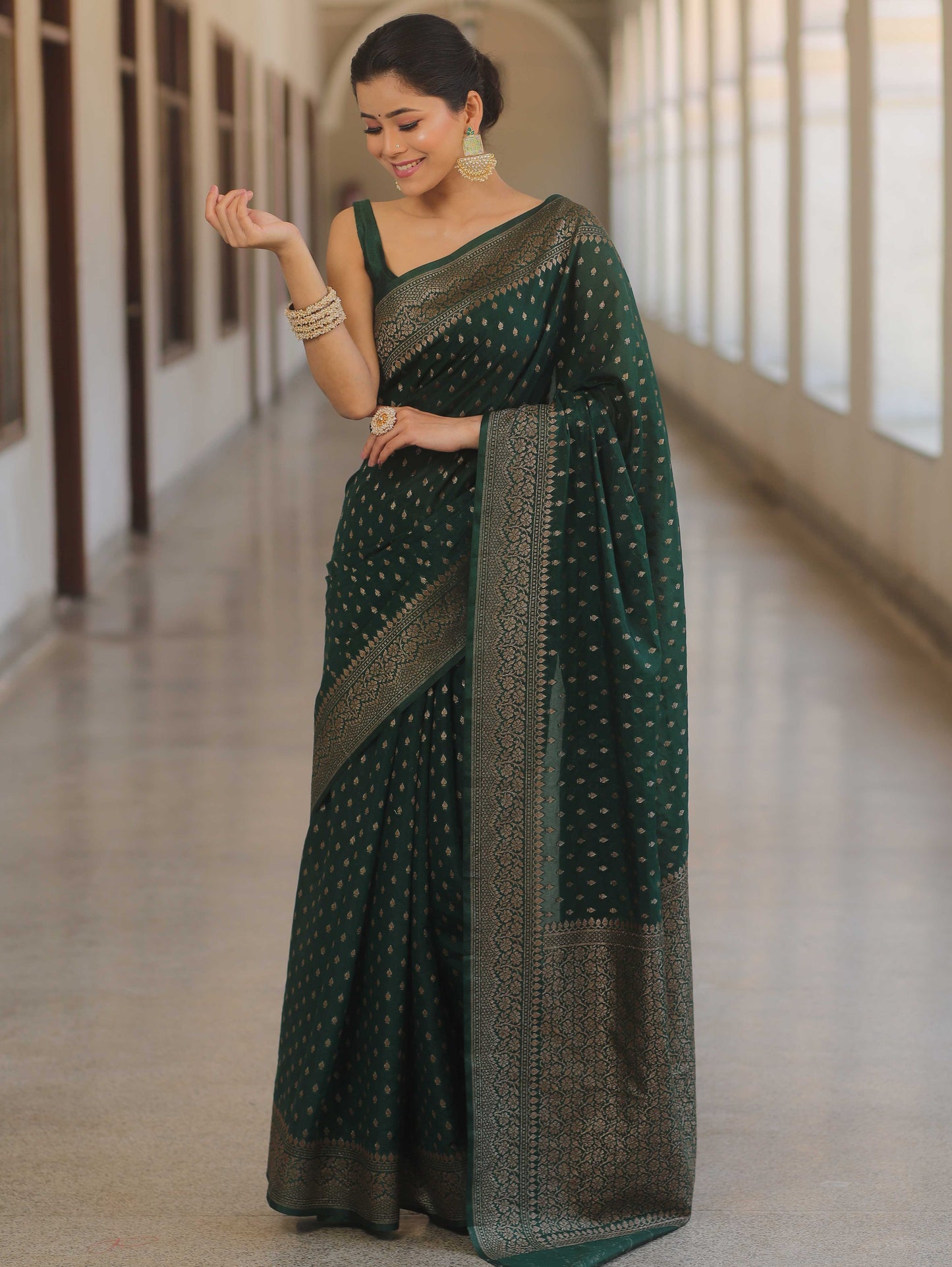 Knyaa's Green Banarasi SIlk Saree With Nouveau Attached Blouse