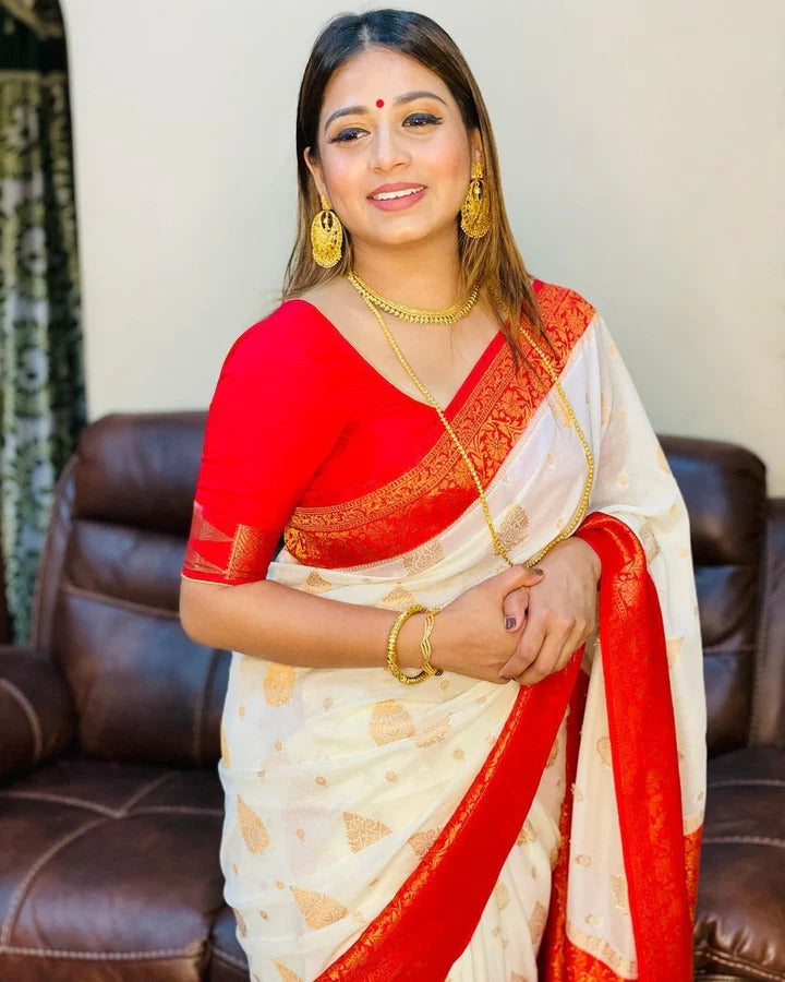 WhitePan Graceful White Soft Banarasi Silk Saree With Artistic Blouse Piece