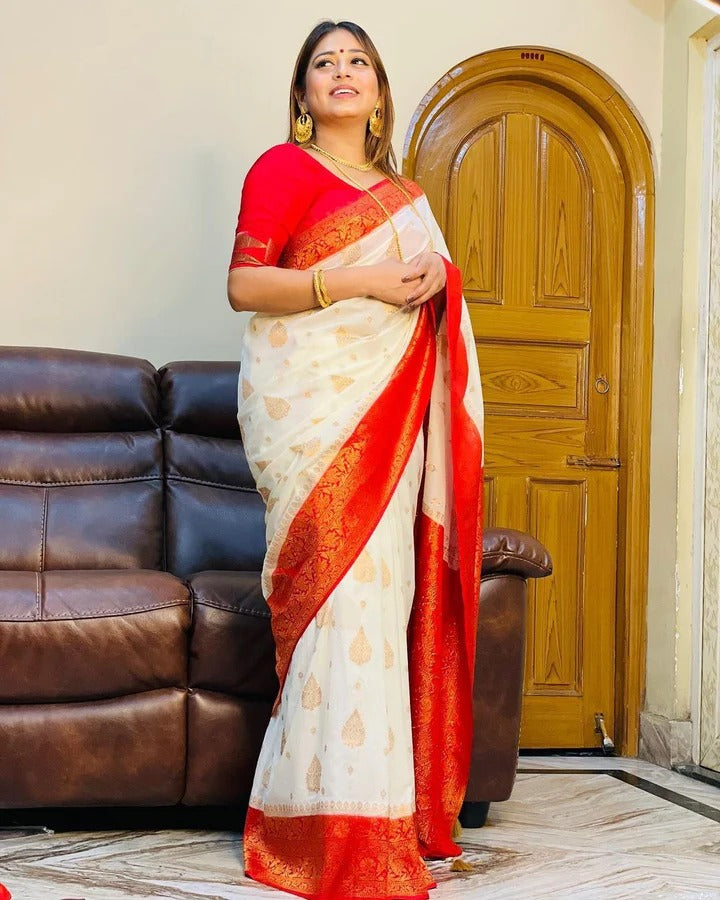 WhitePan Graceful White Soft Banarasi Silk Saree With Artistic Blouse Piece