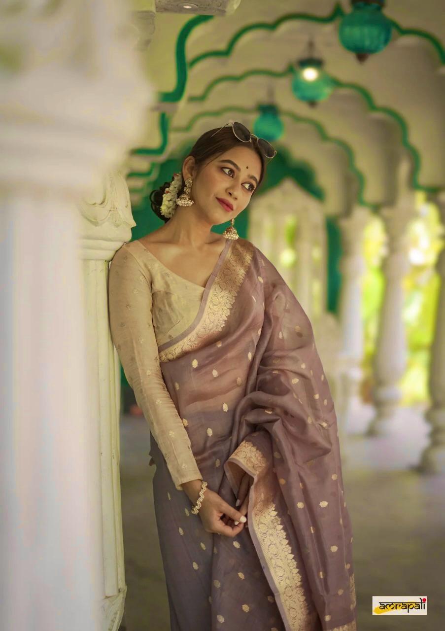 Rhea – Elegant Gold Zari Weaving Soft Silk Saree