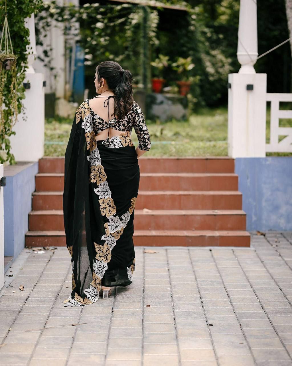 Ishita – Star Georgette Embroidered Saree