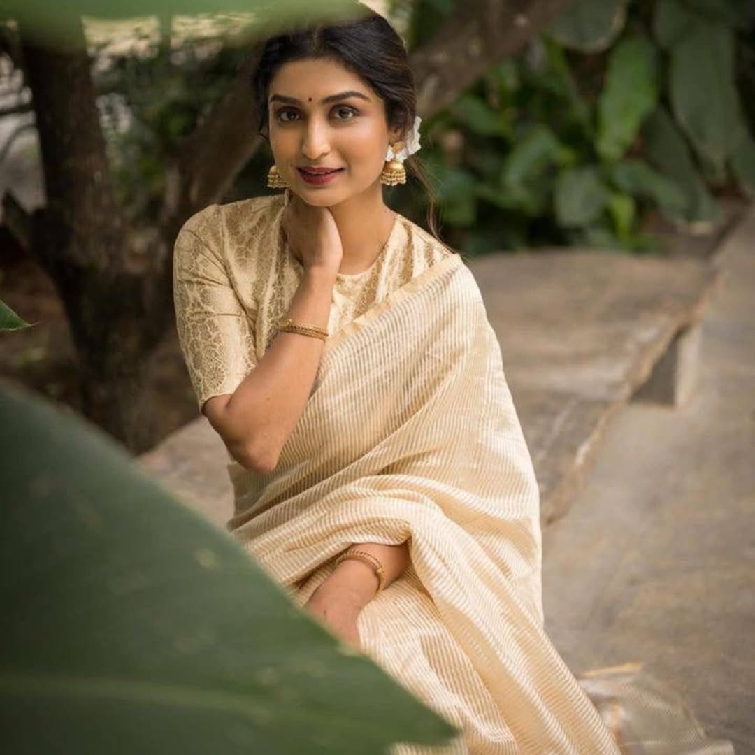 Advika – Gold Zari Weaving Banarasi Soft Silk Saree