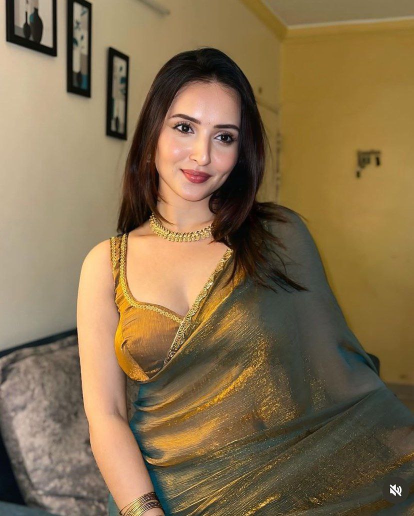 Anaya – Golden Tissue Saree