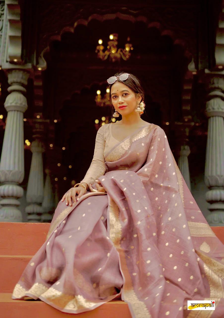 Rhea – Elegant Gold Zari Weaving Soft Silk Saree