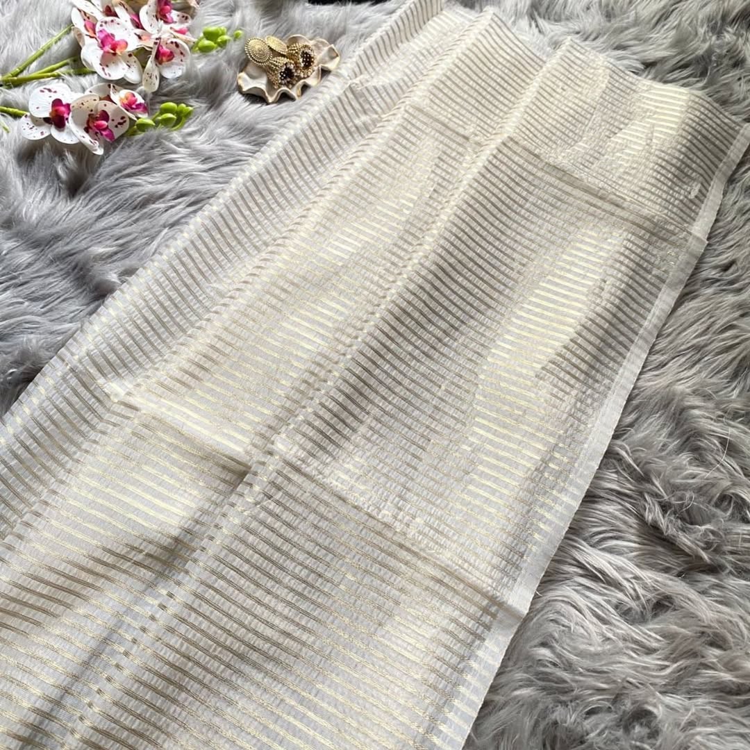 Advika – Gold Zari Weaving Banarasi Soft Silk Saree
