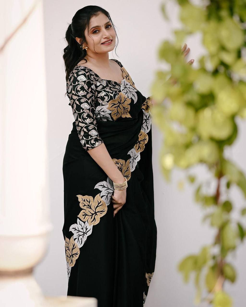 Ishita – Star Georgette Embroidered Saree