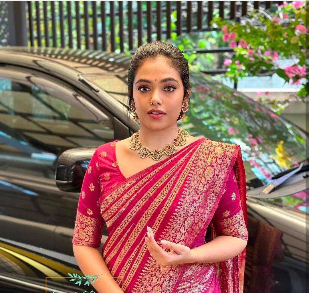 Saanvi – Regal Red Jacquard Silk Saree