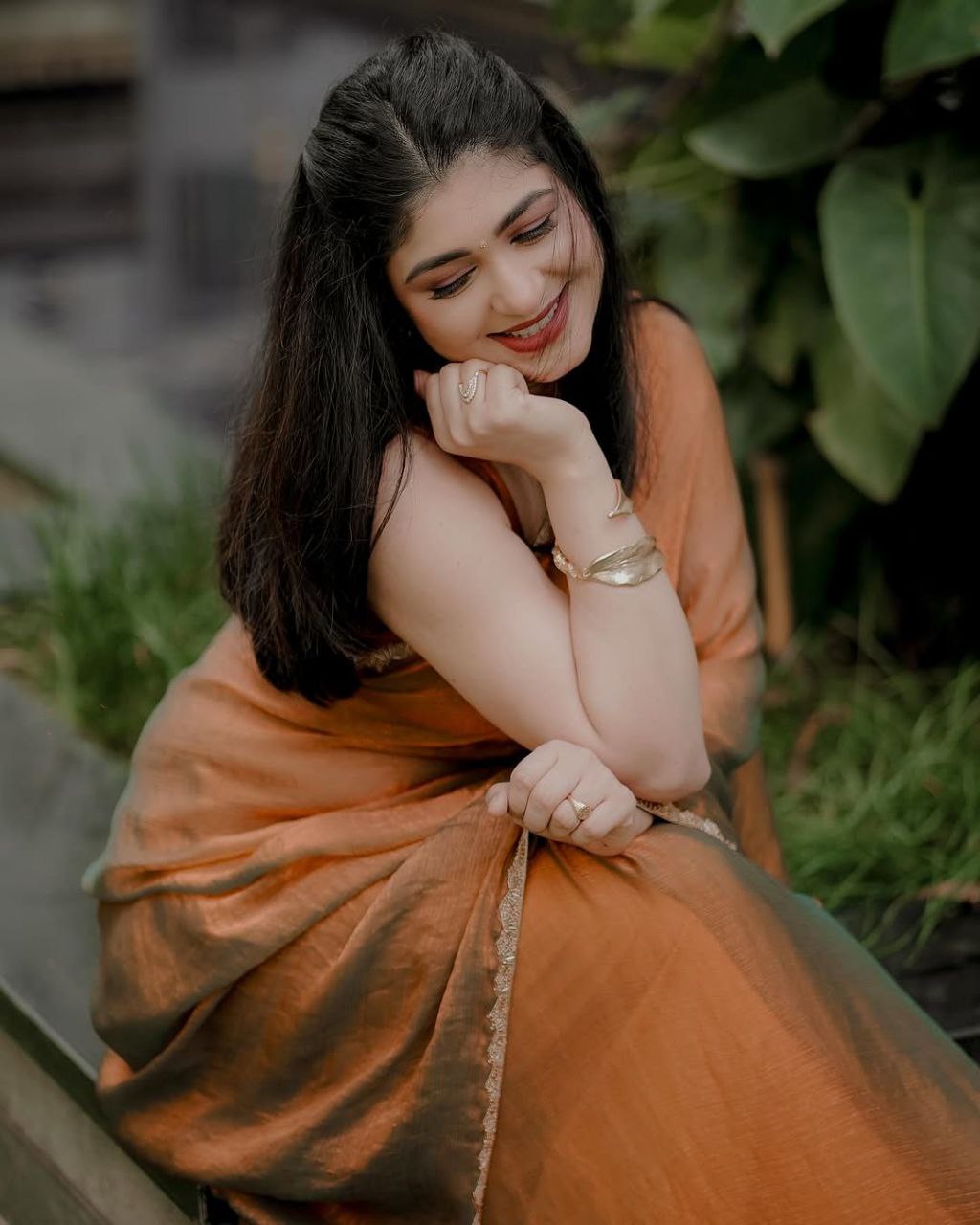 Ishita – Golden Tissue Handwork Saree