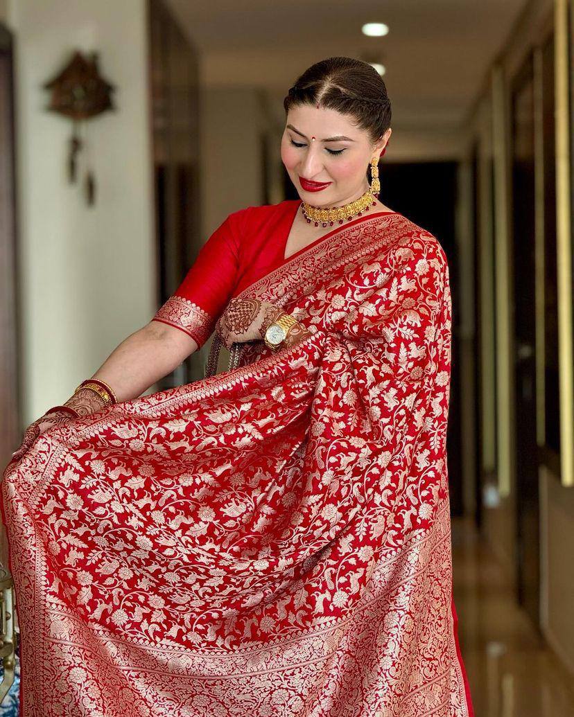 Sulakshana Red Banarasi Silk Saree With Outstanding Blouse Piece Attached
