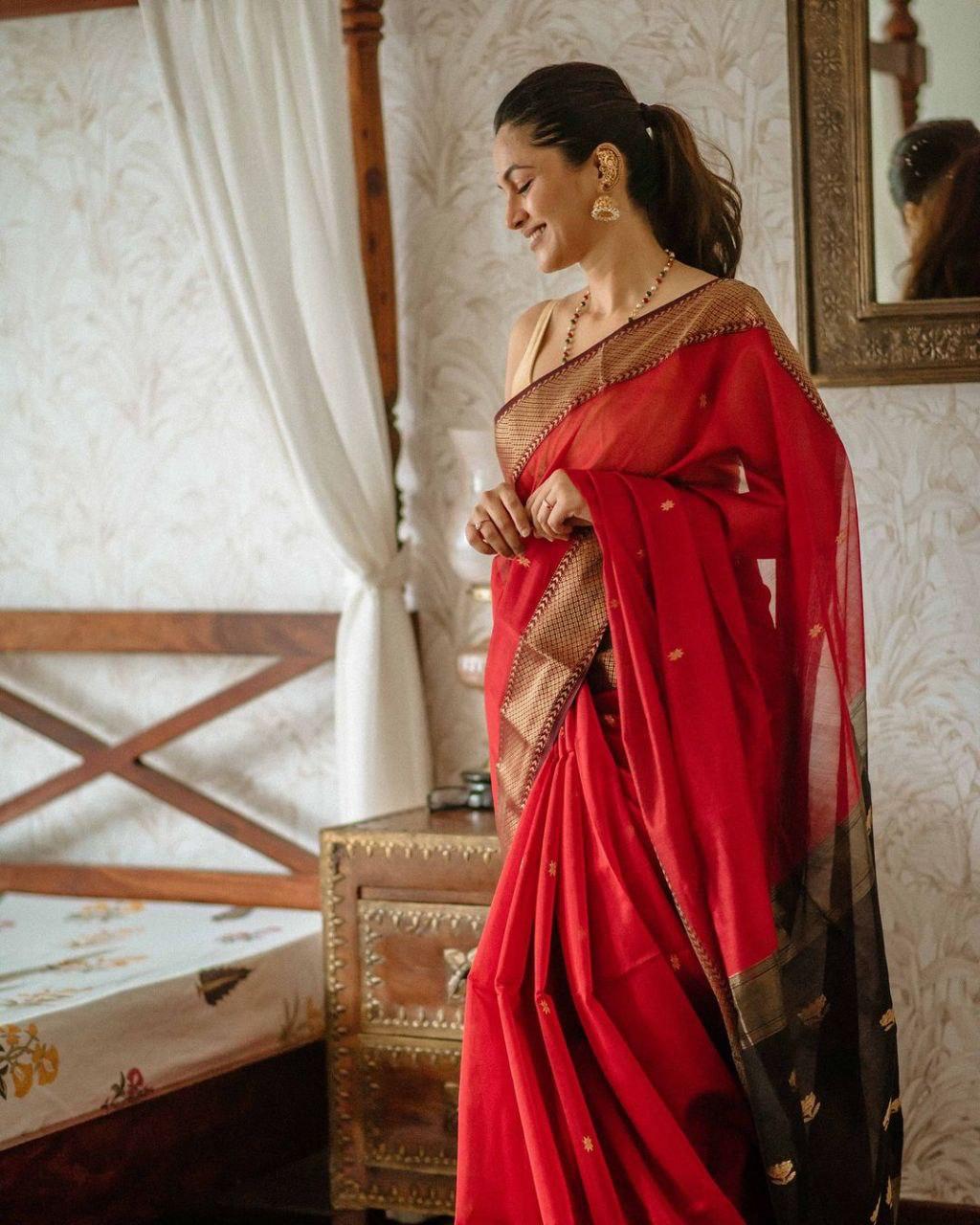 Ishita – Banarasi Soft Silk Saree